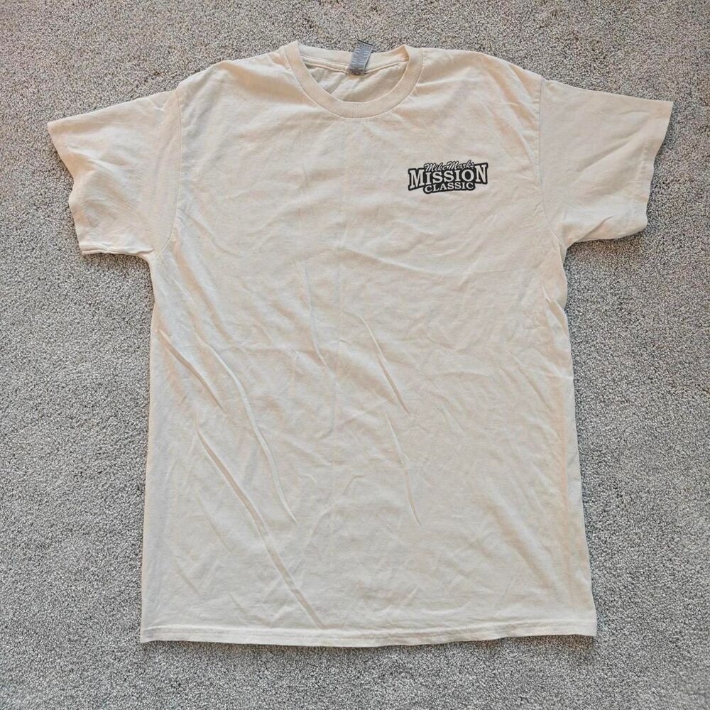 Gildan Men's Cream and White T-shirt